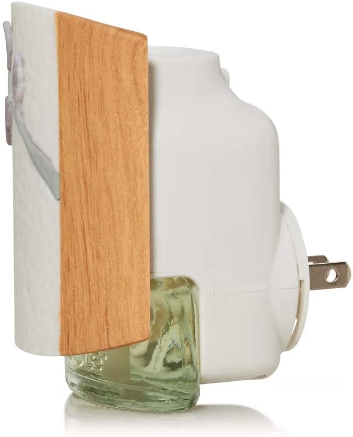 Yankee Candle Dogwood with Light Scent Plug Diffuser 1